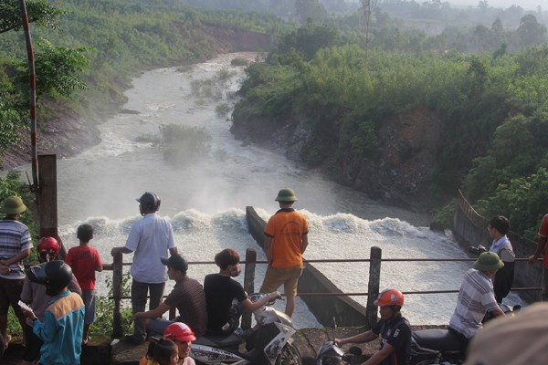 Chính thức xả lũ hồ Kẻ Gỗ - ảnh 4