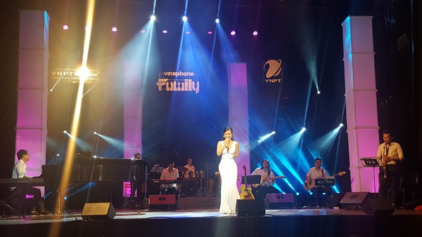 Diva Hồng Nhung, Mỹ Linh thăng hoa trong đêm nhạc tri ân khách hàng của VinaPhone - ảnh 2