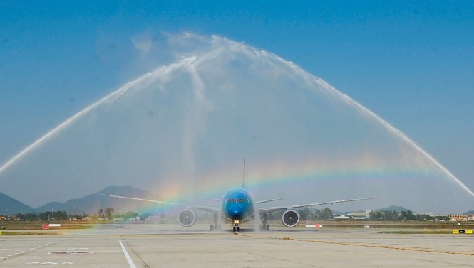 'Màn biểu diễn' của máy bay hiện đại nhất Vietnam Airlines Boeing 787-9 - ảnh 8