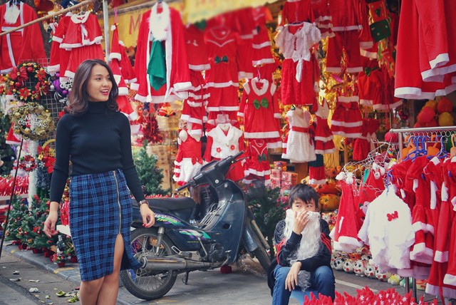 Hoa khôi ĐH Quốc gia Hà Nội duyên dáng đón Noel - ảnh 9