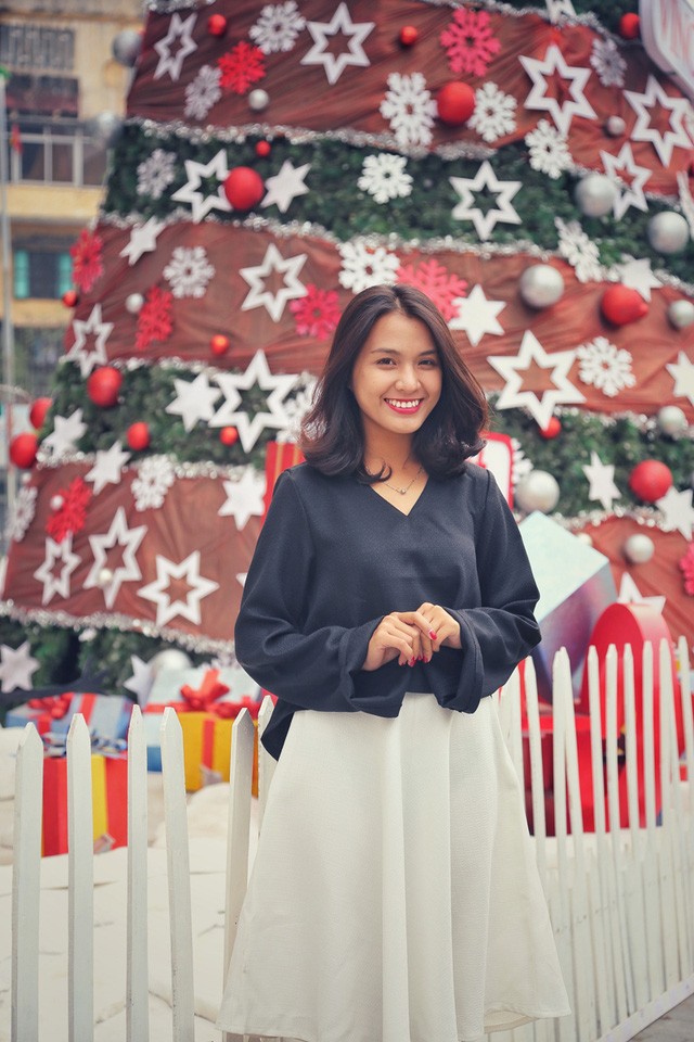 Hoa khôi ĐH Quốc gia Hà Nội duyên dáng đón Noel - ảnh 4