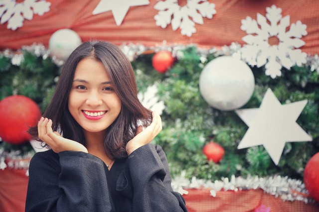 Hoa khôi ĐH Quốc gia Hà Nội duyên dáng đón Noel - ảnh 5