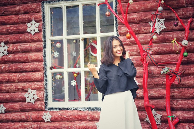 Hoa khôi ĐH Quốc gia Hà Nội duyên dáng đón Noel - ảnh 6