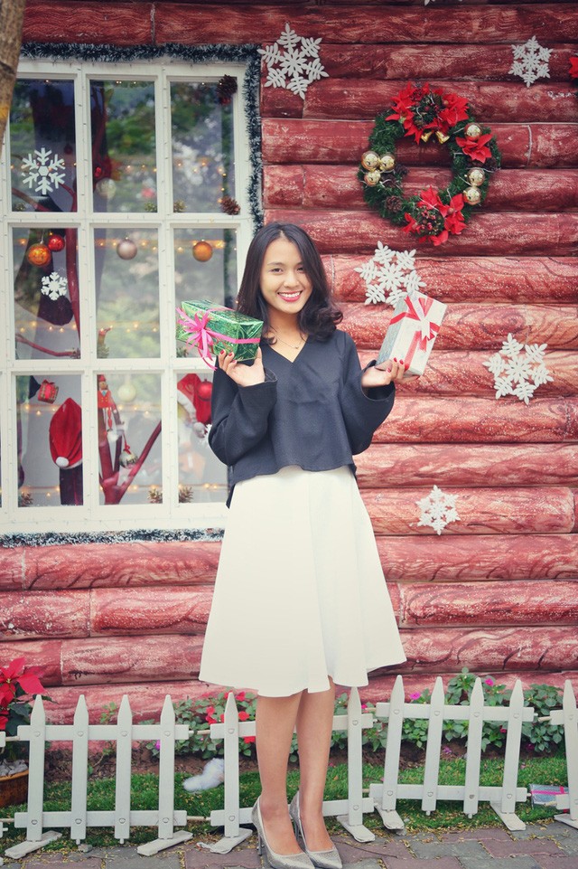 Hoa khôi ĐH Quốc gia Hà Nội duyên dáng đón Noel - ảnh 7