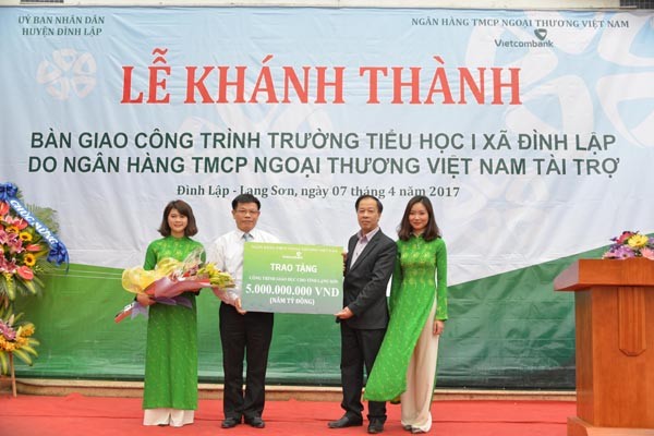 Vietcombank khánh thành và bàn giao công trình Trường Tiểu học 1 xã Đình Lập - ảnh 1