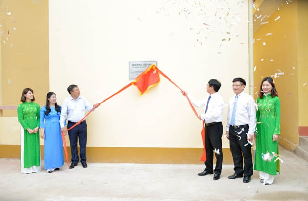 Vietcombank khánh thành và bàn giao công trình Trường Tiểu học 1 xã Đình Lập - ảnh 3