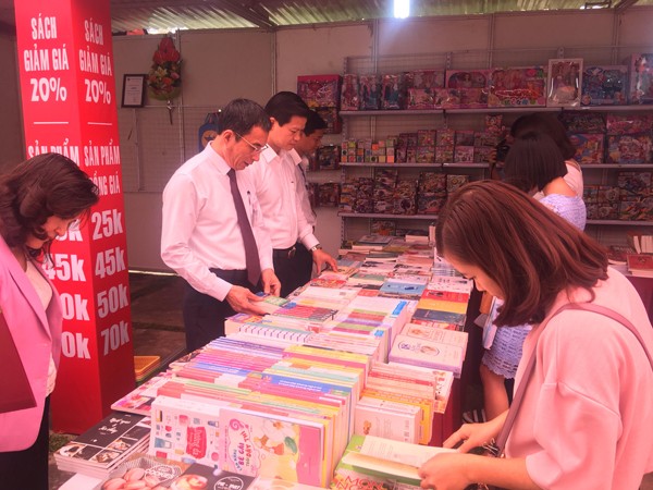 Nhà sách Tiền Phong khuyến mãi lớn tại 'Ngày Sách Việt Nam' ở tỉnh Bắc Ninh - ảnh 2