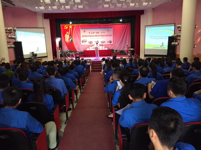 Tập huấn về an toàn giao thông và kỹ năng lái xe năm 2017 - ảnh 1