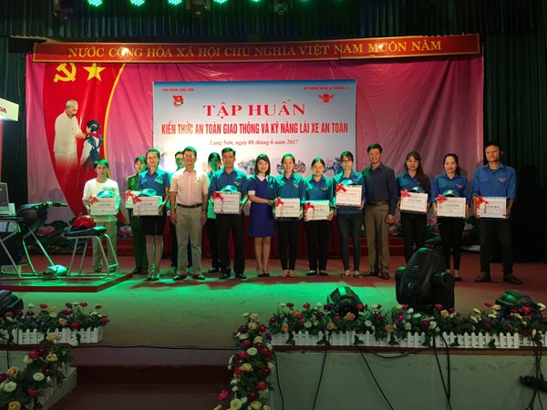 Tập huấn về an toàn giao thông và kỹ năng lái xe năm 2017 - ảnh 4