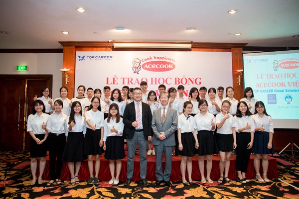 Acecook Việt Nam trao 60 học bổng đồng hành cùng sinh viên vượt khó - ảnh 2