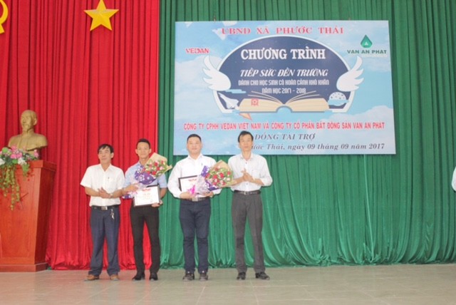 Vedan trao học bổng ‘Tiếp sức đến trường’ cho học sinh xã Phước Thái - ảnh 2
