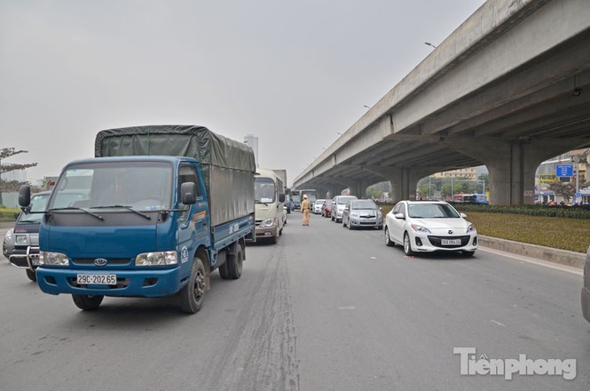 Xe bồn chở xăng đâm liên hoàn 10 xe máy - ảnh 6