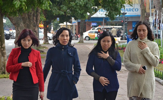 Người Hà Nội co ro trong gió mùa - ảnh 6