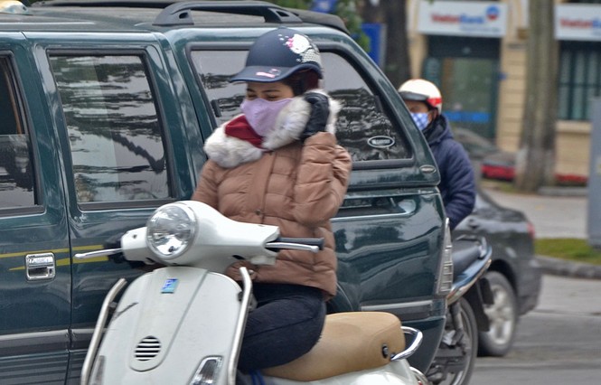 Người Hà Nội co ro trong gió mùa - ảnh 5