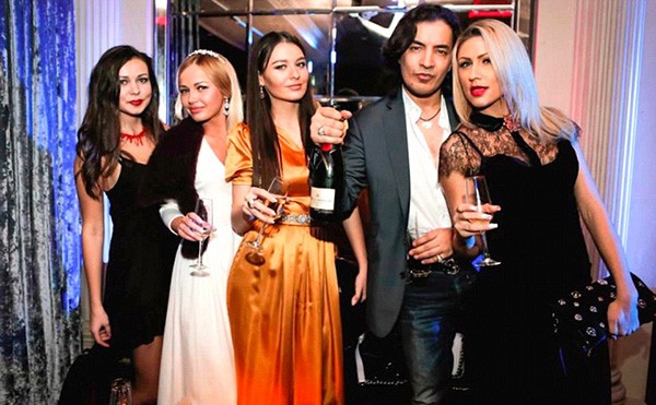 Đại gia Lamborghini lái xế thường để thử lòng bạn gái - ảnh 1