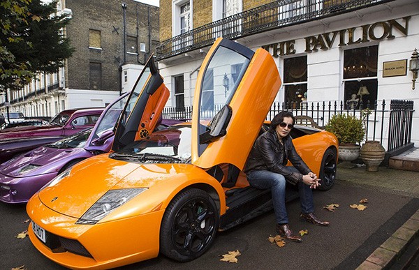 Đại gia Lamborghini lái xế thường để thử lòng bạn gái - ảnh 3