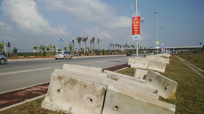 Kiên quyết xử lý trường hợp dừng đỗ xe trên cầu Nhật Tân - ảnh 5