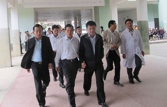 Trưởng ban Tổ chức T.Ư Tô Huy Rứa thăm ông Nguyễn Bá Thanh - ảnh 2