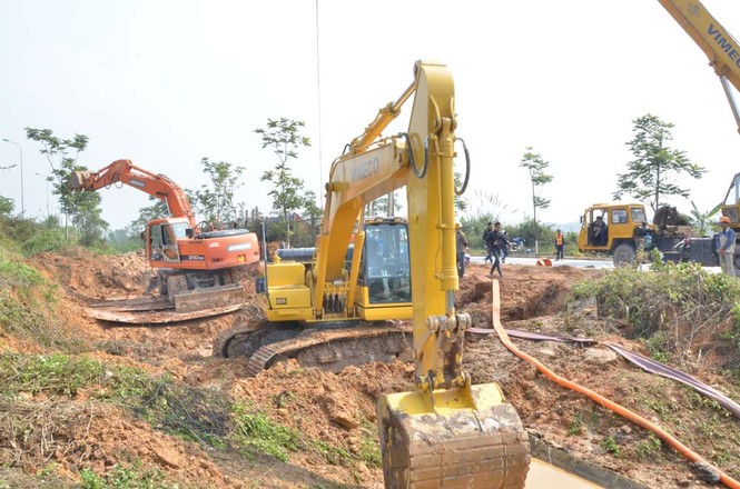 Vỡ đường ống, 7 vạn hộ dân Hà Nội bị cắt nước - ảnh 2