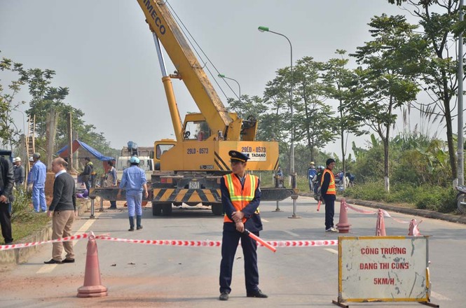 Vỡ đường ống, 7 vạn hộ dân Hà Nội bị cắt nước - ảnh 6