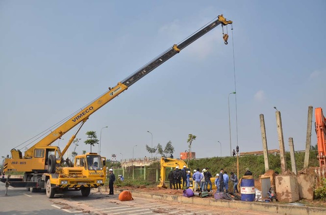Vỡ đường ống, 7 vạn hộ dân Hà Nội bị cắt nước - ảnh 9