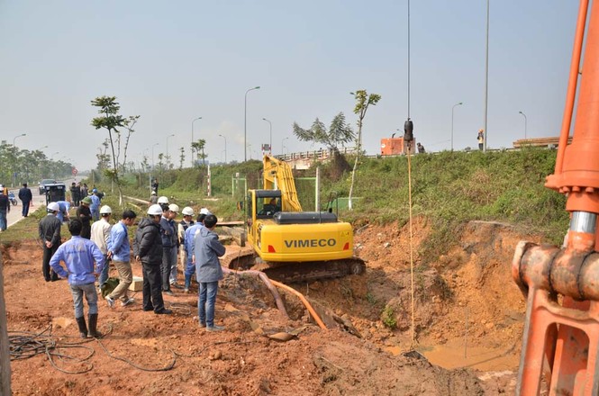 Vỡ đường ống, 7 vạn hộ dân Hà Nội bị cắt nước - ảnh 8