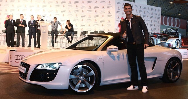 Nhận bóng vàng, Ronaldo rục rịch tặng xe - ảnh 1