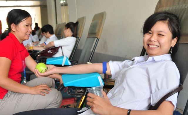 Thi xong tranh thủ hiến máu ngay - ảnh 1