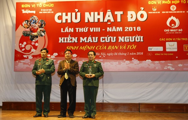 Sinh viên học viện Hậu Cần nô nức tham gia Ngày Chủ Nhật Đỏ - ảnh 8