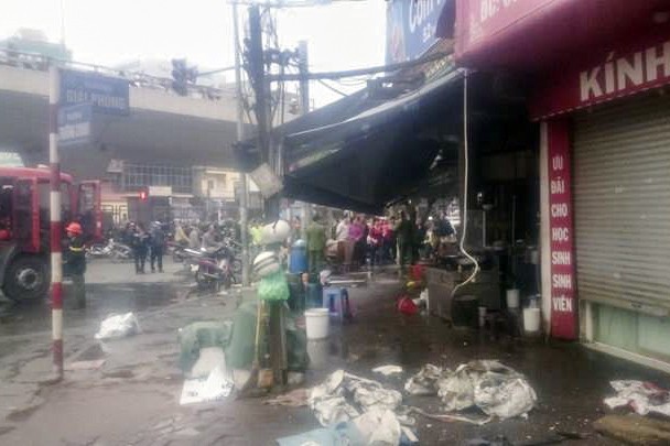 Cháy nhà hàng, một người bị bỏng - ảnh 2