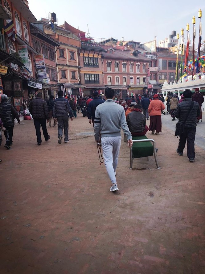 Công Vinh cùng Thủy Tiên đi chùa ở Nepal - ảnh 5