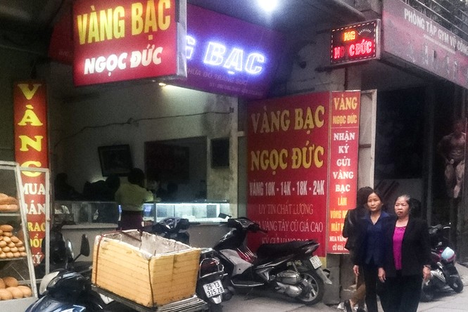 “Nơi chen nhau, chỗ đìu hiu“ mua vàng ngày Thần tài - ảnh 3