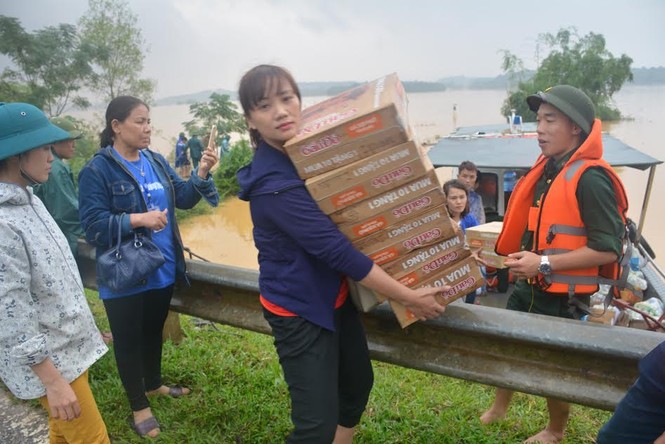 Khẩn trương khắc phục hậu quả 10 trường học tại rốn lũ Hương Khê - ảnh 1