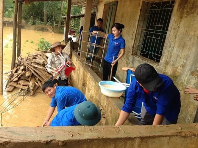 Khẩn trương khắc phục hậu quả 10 trường học tại rốn lũ Hương Khê - ảnh 2