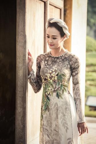 Mãn nhãn ngắm bộ sưu tập áo dài “Hà Nội 12 mùa hoa” - ảnh 1