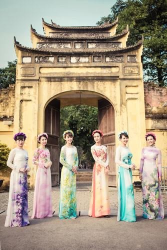 Mãn nhãn ngắm bộ sưu tập áo dài “Hà Nội 12 mùa hoa” - ảnh 4