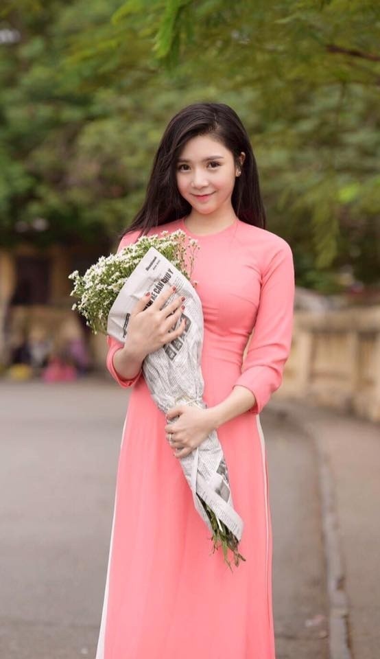 Vẻ ngoài 'nóng bỏng' của bạn gái Quang Lê - ảnh 15