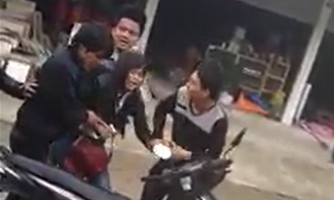 Thiếu nữ gào khóc vì bị nhóm thanh niên bắt về làm vợ - ảnh 2