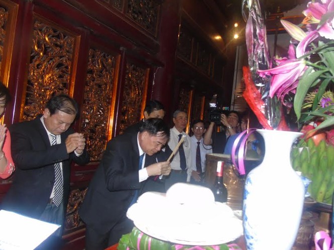 Dâng hương tưởng niệm các Vua Hùng - ảnh 1