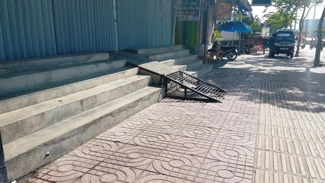 Mục kích tam cấp 'nuốt' vỉa hè trên đường đẹp nhất Sài Gòn - ảnh 6