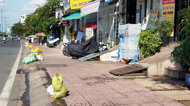 Mục kích tam cấp 'nuốt' vỉa hè trên đường đẹp nhất Sài Gòn - ảnh 7