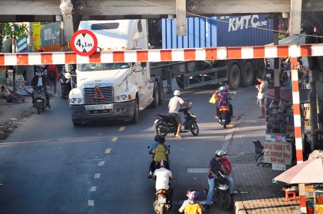 Bất an với những “hung thần” trên phố Sài Gòn - ảnh 2