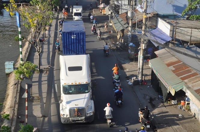 Bất an với những “hung thần” trên phố Sài Gòn - ảnh 3