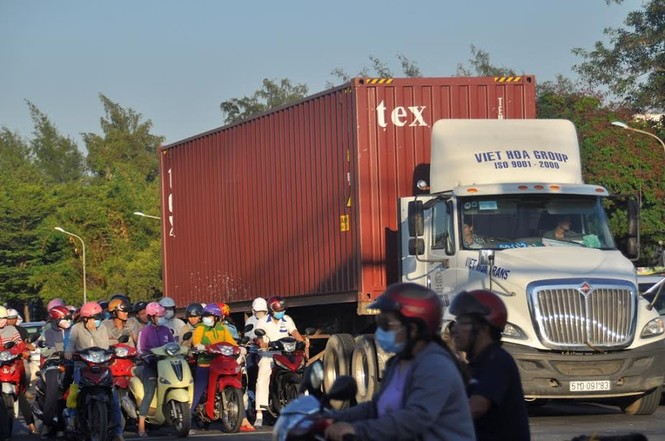 Bất an với những “hung thần” trên phố Sài Gòn - ảnh 6