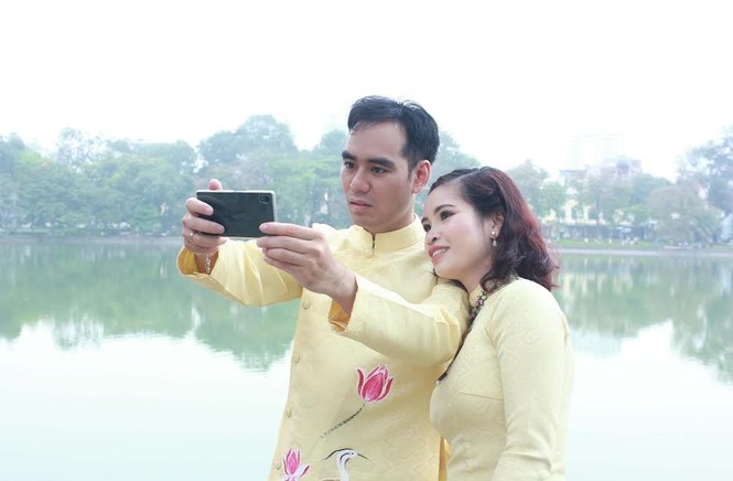 Khoảnh khắc ấn tượng 40 cặp đôi dâng hương tại Tượng đài Lý Thái Tổ - ảnh 7