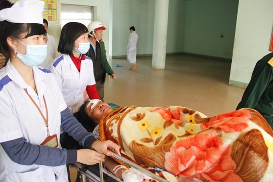 Vụ thảm án 4 người thương vong: Đưa thi thể 2 cha con về nhà - ảnh 1
