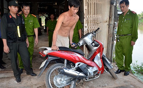 Thực nghiệm hiện trường vụ 'xác chết trôi sông quay về nhà mẹ' - ảnh 13
