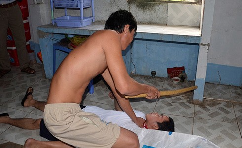 Thực nghiệm hiện trường vụ 'xác chết trôi sông quay về nhà mẹ' - ảnh 6