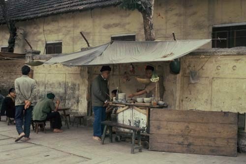 Bồi hồi nhìn lại những hàng quán Hà Nội xưa - ảnh 2