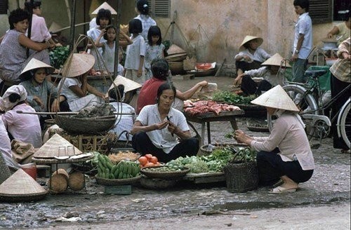 Nao lòng trước vẻ bình dị của những phiên chợ Hà Nội xưa - ảnh 3